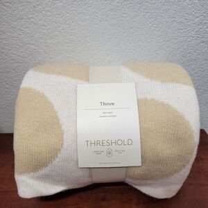 Threshold Beige and White Patterned Throw 50 In X 60 In Nwt